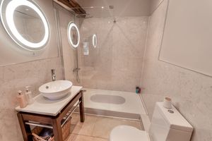 Photo 26- click for photo gallery